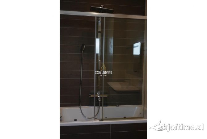 Shtepi ne shitje Vila Luksoze ne Durres, 4+1, Mobilimi E mobiluar, Pagesa 750,000  Euro.