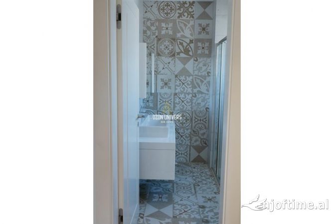 Shtepi ne shitje Vila Luksoze ne Durres, 4+1, Mobilimi E mobiluar, Pagesa 750,000  Euro.