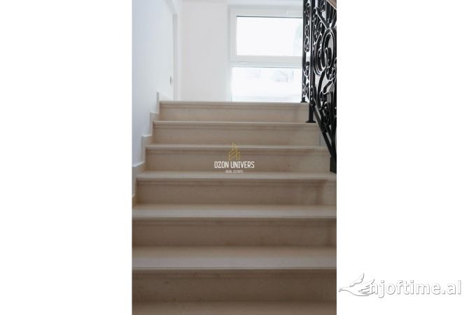 Shtepi ne shitje Vila Luksoze ne Durres, 4+1, Mobilimi E mobiluar, Pagesa 750,000  Euro.