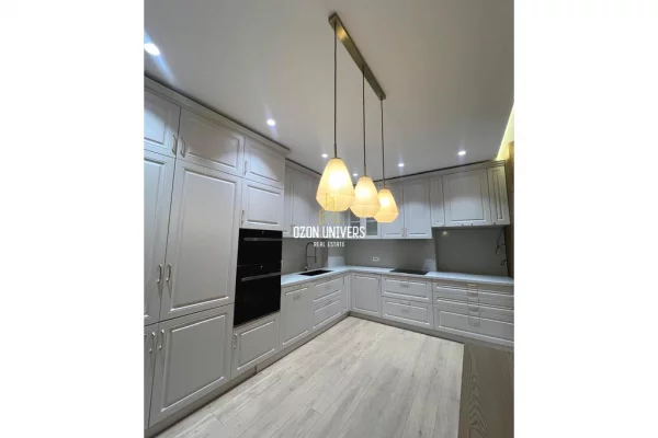 Shtepi me qera 3+1 ne Tirane - 2,500 Euro