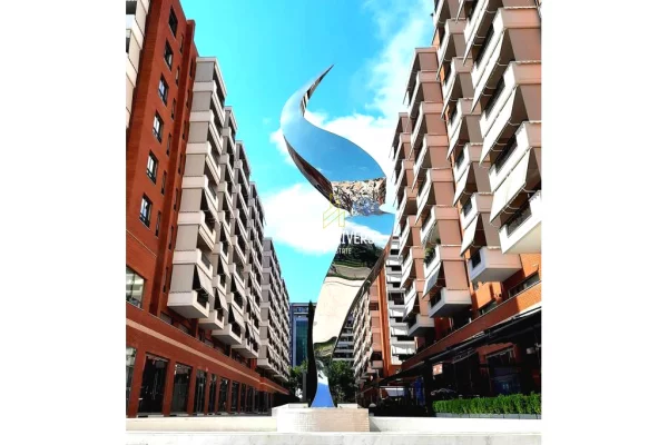 Ambiente Commerciale in Affitto 3+1 a Tirana - 3,500 Euro