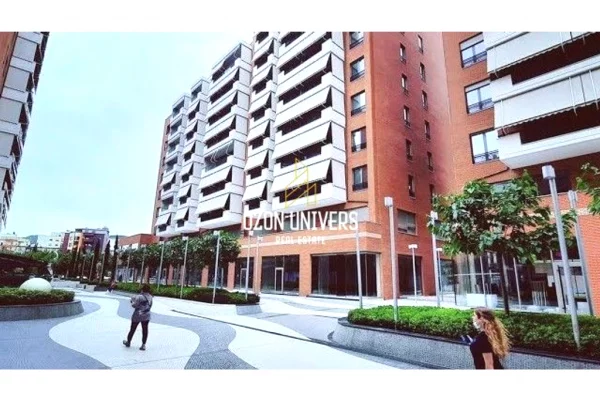 Ambiente Commerciale in Affitto 1+1 a Tirana - 6,000 Euro