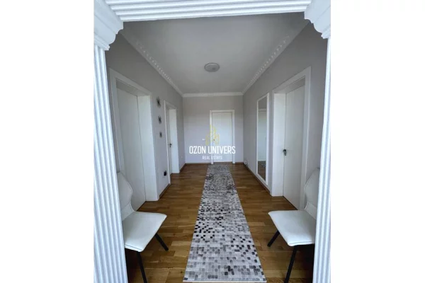 Shtepi me qera Shtepi Private ne Tirane, 3+1, Mobilimi E mobiluar, Pagesa 1,500  Euro.