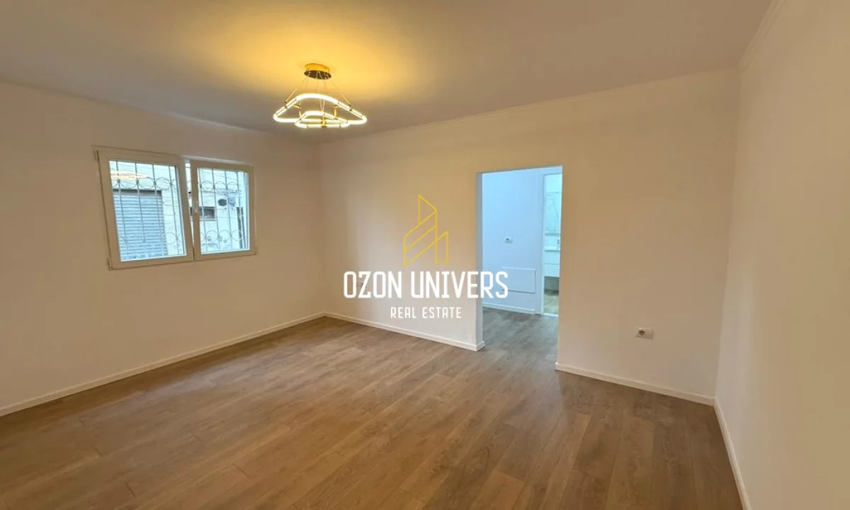 Shtepi ne shitje Apartament ne Tirane, 1+1, Mobilimi Bosh, pa mobiluar, Pagesa 137,000  Euro.