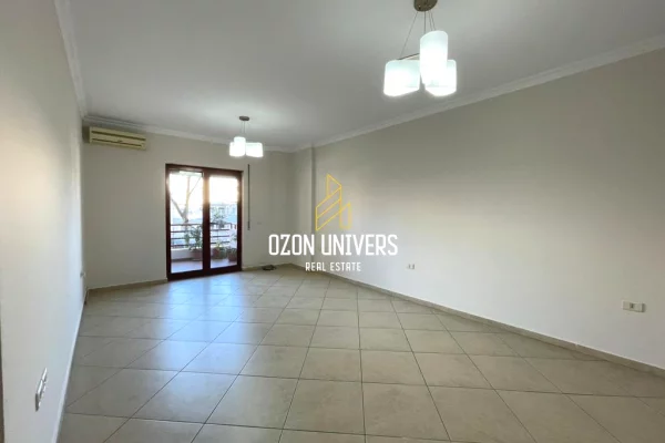 Shtepi me qera Apartament ne Tirane, 2+1, Mobilimi Bosh, pa mobiluar, Pagesa 900  Euro.