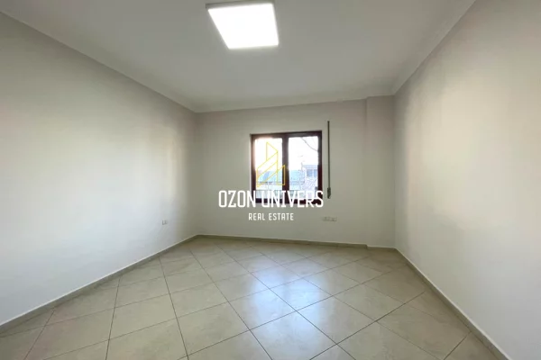 Shtepi me qera Apartament ne Tirane, 2+1, Mobilimi Bosh, pa mobiluar, Pagesa 900  Euro.