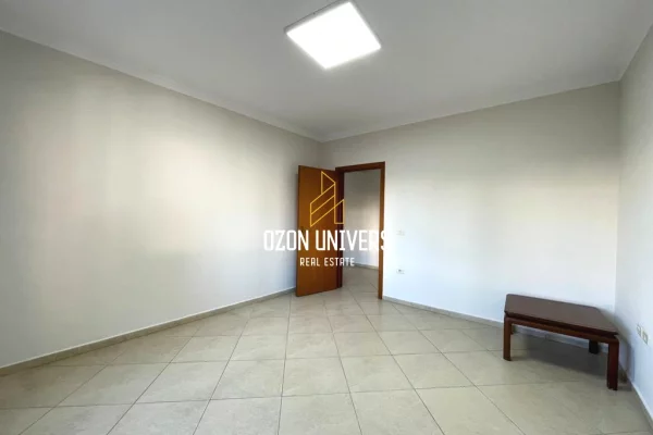 Shtepi me qera Apartament ne Tirane, 2+1, Mobilimi Bosh, pa mobiluar, Pagesa 900  Euro.