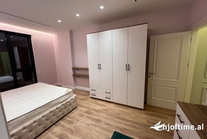 Shtepi me qera Apartament ne Tirane, 3+1, Mobilimi E mobiluar, Pagesa 1,000  Euro.