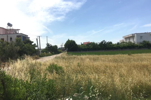 Truall ose Toke ne Sarande - 157,000 Euro