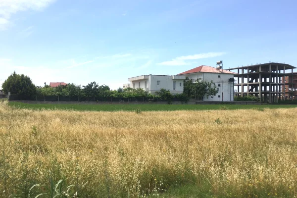 Truall ose Toke ne Sarande - 157,000 Euro