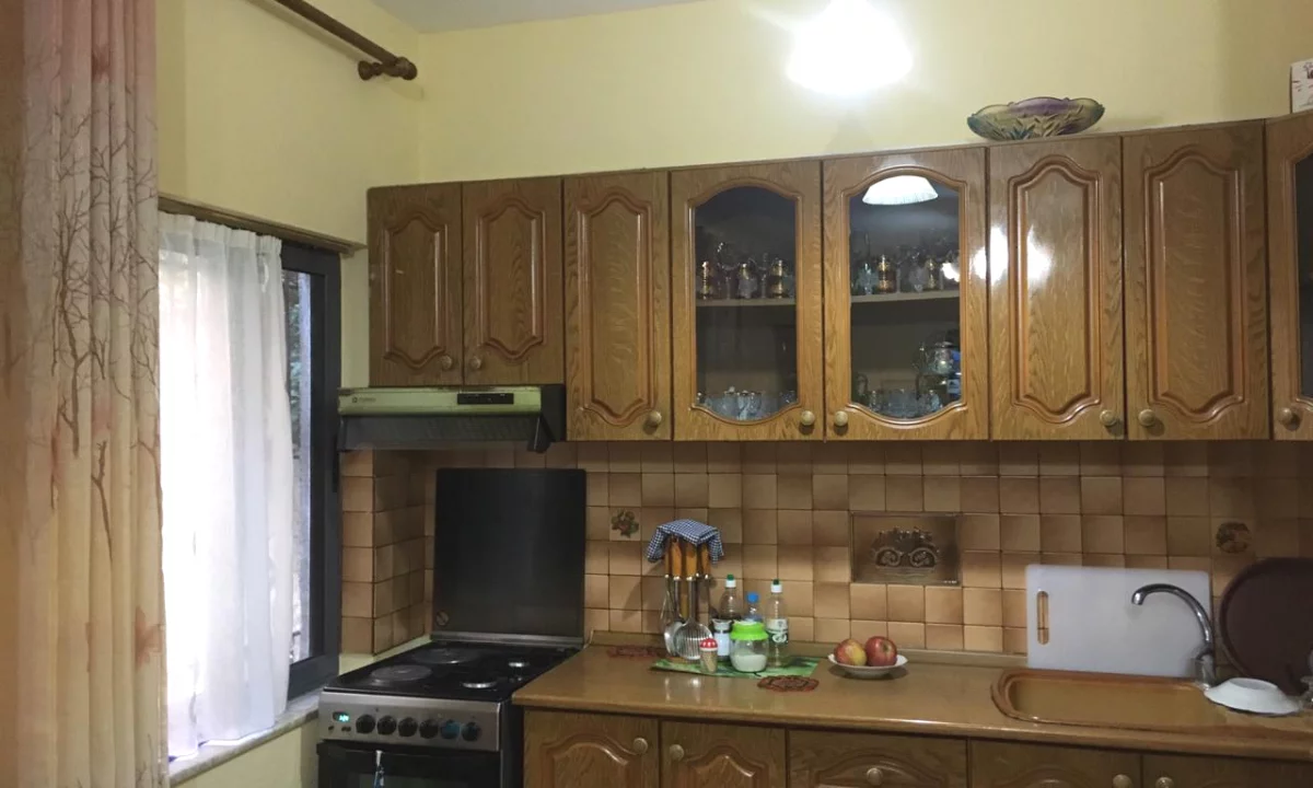 Shtepi me qera Apartament ne Tirane, 2+1, Mobilimi E mobiluar, Pagesa 40,000  Leke.