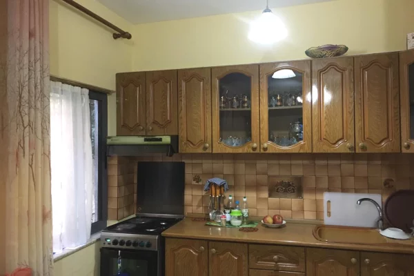Shtepi me qera 2+1 ne Tirane - 40,000 Leke
