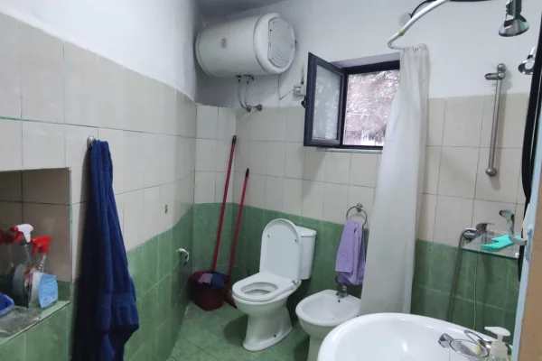 Shtepi me qera Shtepi Private ne Tirane, 1+1, Mobilimi E mobiluar, Pagesa 35,000  Leke.