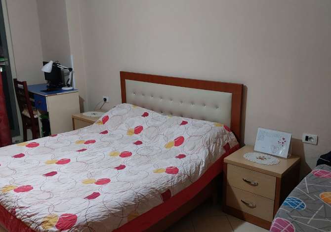 Shtepi ne shitje Apartament ne Tirane, 2+1, Mobilimi E mobiluar, Pagesa 125,000  Euro.