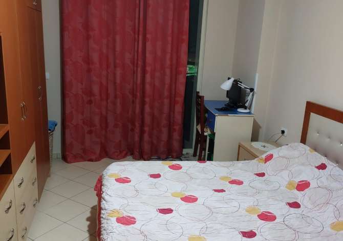 Shtepi ne shitje Apartament ne Tirane, 2+1, Mobilimi E mobiluar, Pagesa 125,000  Euro.