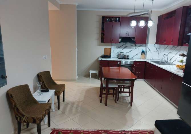 Shtepi ne shitje Apartament ne Tirane, 2+1, Mobilimi E mobiluar, Pagesa 125,000  Euro.