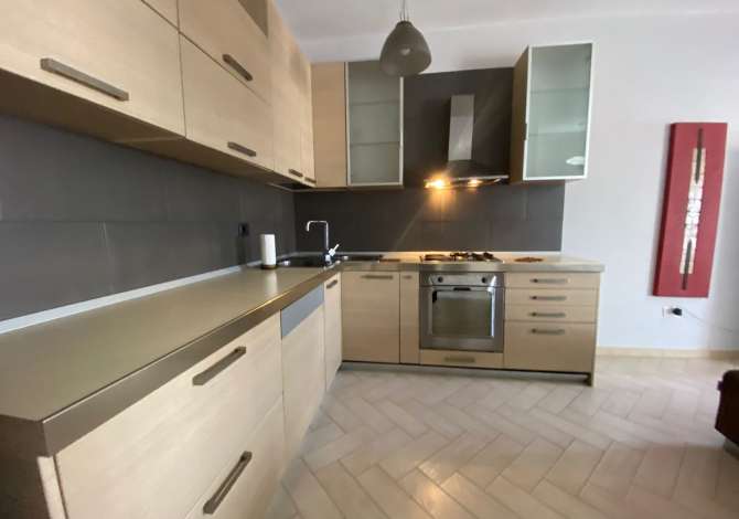 Shtepi me qera Apartament ne Tirane, 2+1, Mobilimi E mobiluar, Pagesa 500  Euro.