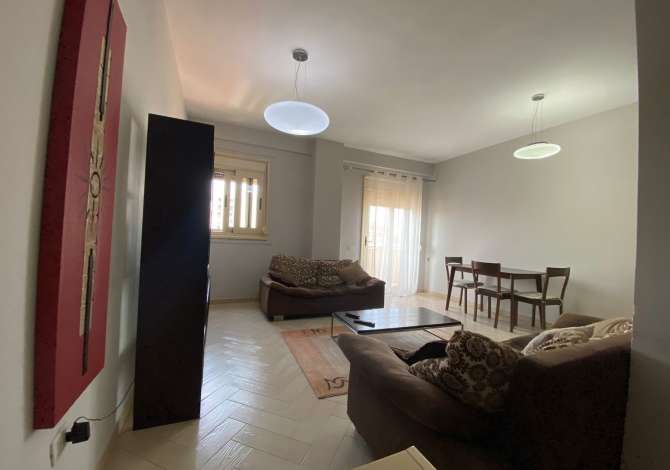 Shtepi me qera Apartament ne Tirane, 2+1, Mobilimi E mobiluar, Pagesa 500  Euro.