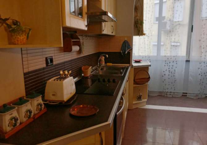 Shtepi me qera Apartament ne Tirane, 2+1, Mobilimi E mobiluar, Pagesa 500  Euro.