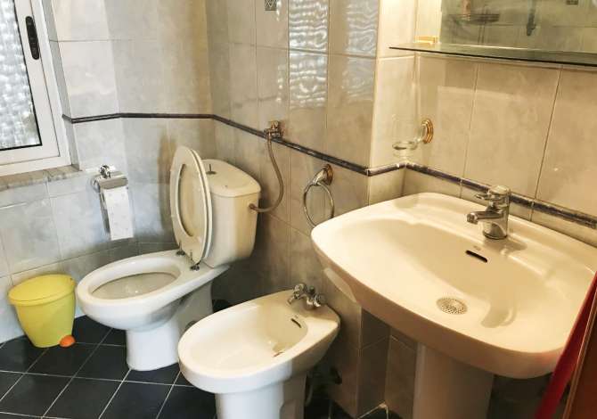 Shtepi me qera Apartament ne Tirane, 2+1, Mobilimi E mobiluar, Pagesa 500  Euro.