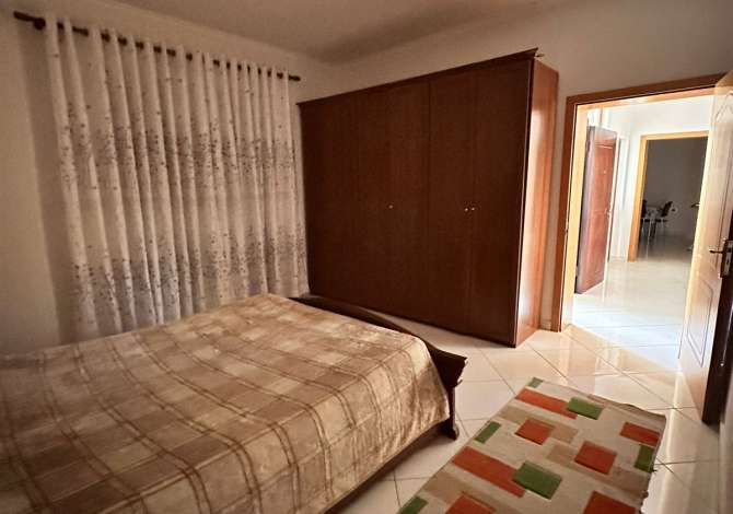 Shtepi me qera Apartament ne Tirane, 3+1, Mobilimi E mobiluar, Pagesa 450  Euro.