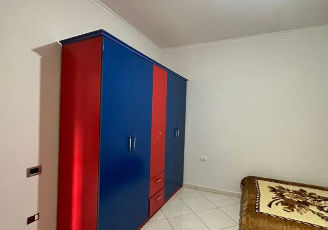 Shtepi me qera Apartament ne Tirane, 3+1, Mobilimi E mobiluar, Pagesa 450  Euro.