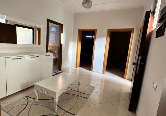 Shtepi me qera Apartament ne Tirane, 3+1, Mobilimi E mobiluar, Pagesa 450  Euro.
