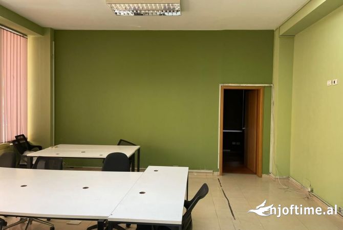 Ambient biznesi me qera 3+1 ne Tirane - 1,400 Euro
