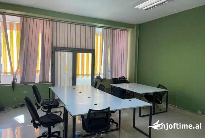 Ambient biznesi me qera 3+1 ne Tirane - 1,400 Euro