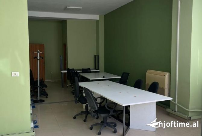 Ambient biznesi me qera 3+1 ne Tirane - 1,400 Euro