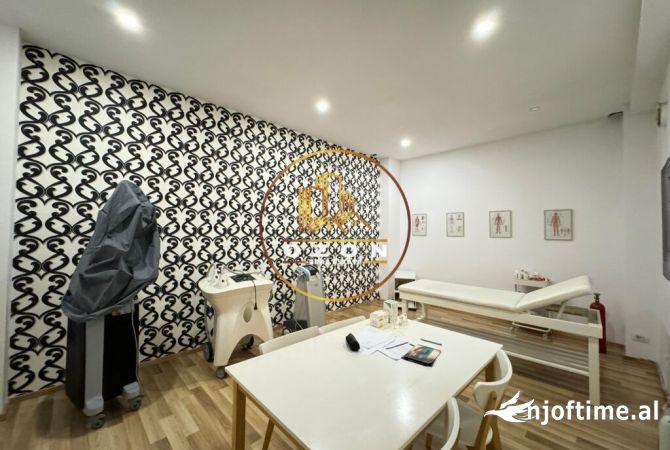 Shitet Biznesi (Klinike) ne Rrugen Perlat Rexhepi, Bllok!