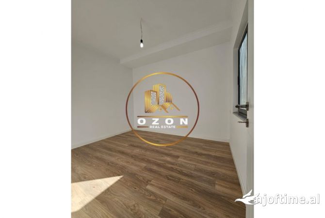 Shtepi ne shitje Apartament ne Tirane, 1+1, Mobilimi Bosh, pa mobiluar, Pagesa 108,000  Euro.