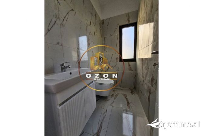 Shtepi ne shitje Apartament ne Tirane, 1+1, Mobilimi Bosh, pa mobiluar, Pagesa 108,000  Euro.