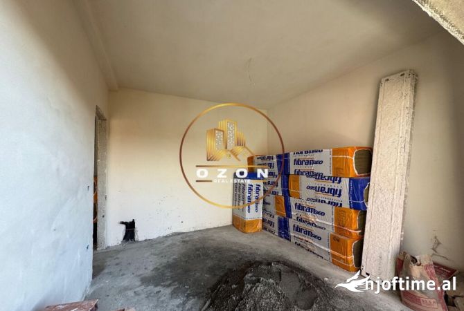 Shtepi ne shitje Apartament ne Tirane, 2+1, Mobilimi Bosh, pa mobiluar, Pagesa 230,000  Euro.