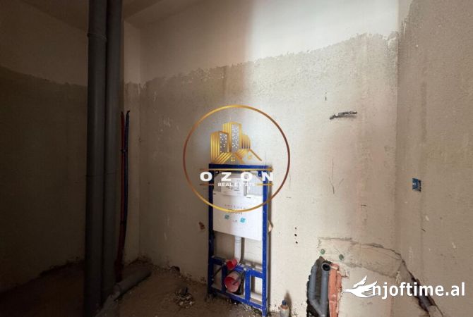 Shtepi ne shitje Apartament ne Tirane, 2+1, Mobilimi Bosh, pa mobiluar, Pagesa 230,000  Euro.