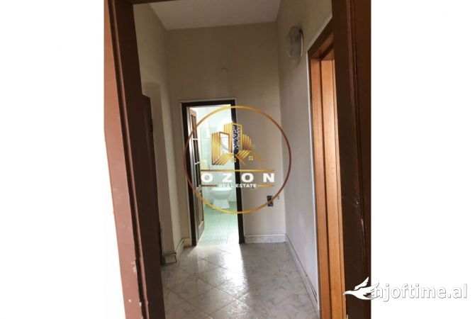 Shtepi me qera Apartament ne Tirane, 1+1, Mobilimi Bosh, pa mobiluar, Pagesa 420  Euro.