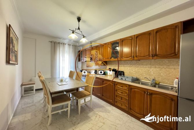 Shtepi ne shitje Apartament ne Tirane, 4+1, Mobilimi E mobiluar, Pagesa 280,000  Euro.