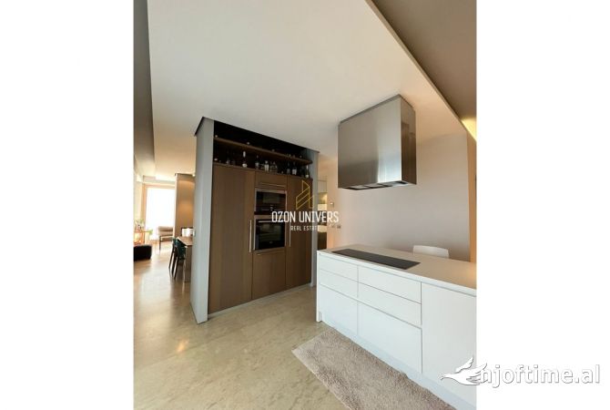 Shtepi ne shitje Penthose(kati i fundit panoramik) ne Tirane, 3+1, Mobilimi E mobiluar, Pagesa 650,000  Euro.