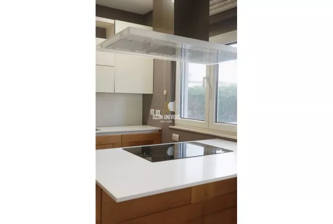 Shtepi ne shitje Vila Luksoze ne Durres, 4+1, Mobilimi E mobiluar, Pagesa 900,000  Euro.