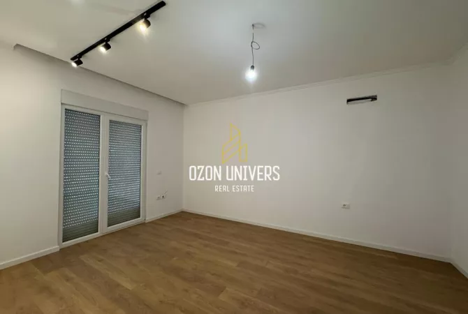 Shtepi ne shitje Apartament ne Tirane, 6+1, Mobilimi Bosh, pa mobiluar, Pagesa 730,000  Euro.