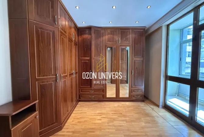 Shtepi ne shitje Apartament ne Tirane, 2+1, Mobilimi Pjeserisht e mobiluar, Pagesa 350,000  Euro.