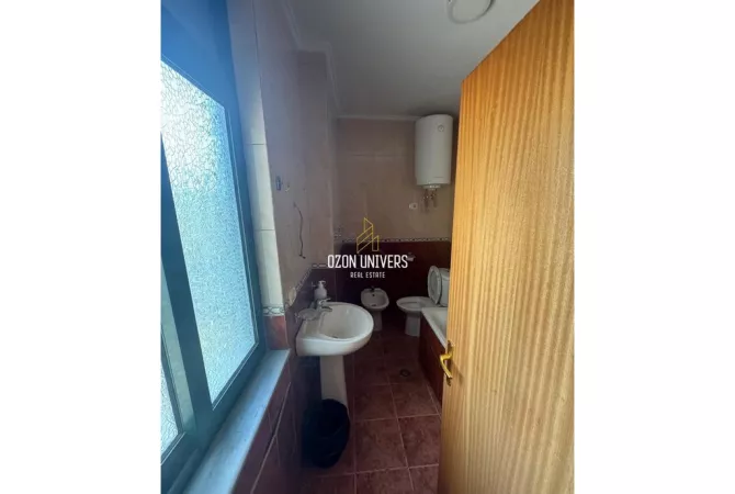 Shtepi me qera Apartament ne Tirane, 2+1, Mobilimi Pjeserisht e mobiluar, Pagesa 70,000  Leke.