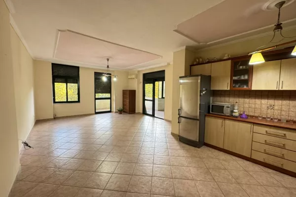 Shtepi me qera 3+1 ne Tirane - 110,000 Leke