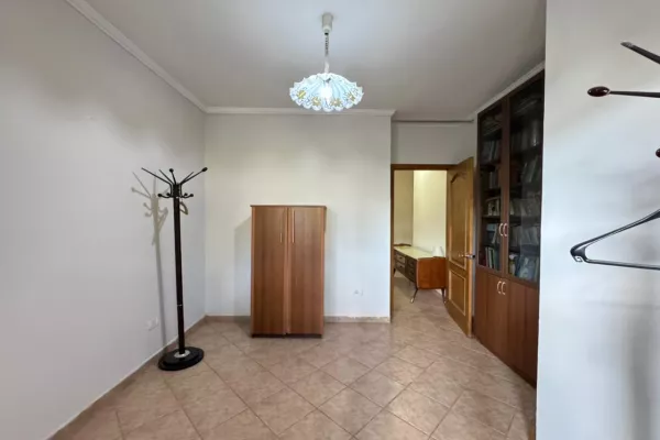 Shtepi me qera Apartament ne Tirane, 3+1, Mobilimi E mobiluar, Pagesa 110,000  Leke.