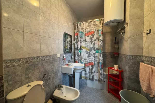 Shtepi me qera Apartament ne Tirane, 3+1, Mobilimi E mobiluar, Pagesa 110,000  Leke.