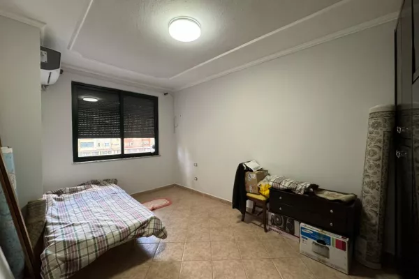Shtepi me qera Apartament ne Tirane, 3+1, Mobilimi E mobiluar, Pagesa 110,000  Leke.