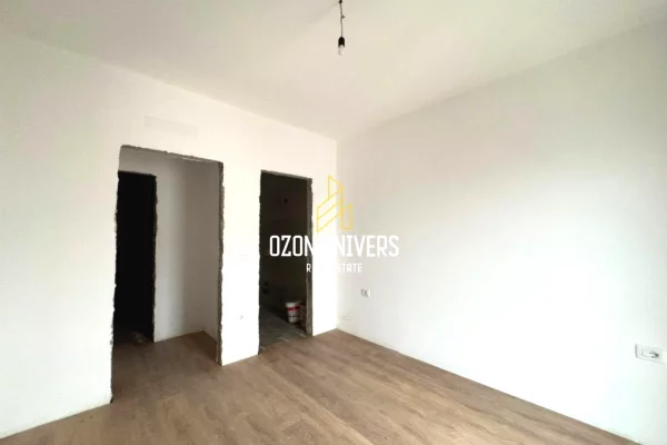 Shtepi ne shitje Apartament ne Tirane, 2+1, Mobilimi Bosh, pa mobiluar, Pagesa 130,000  Euro.