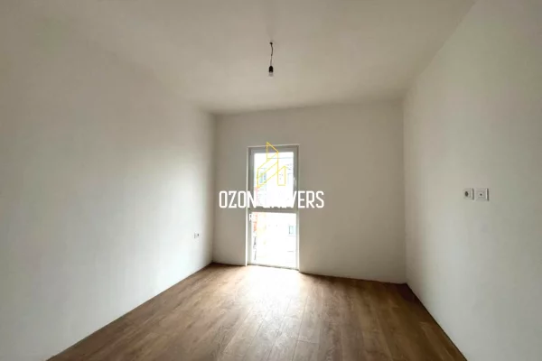 Shtepi ne shitje Apartament ne Tirane, 2+1, Mobilimi Bosh, pa mobiluar, Pagesa 130,000  Euro.