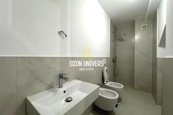 Shtepi me qera Shtepi Private ne Tirane, 2+1, Mobilimi Bosh, pa mobiluar, Pagesa 1,200  Euro.