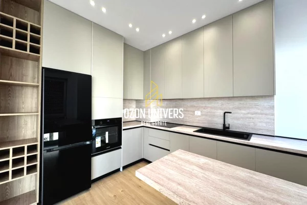 Shtepi me qera Shtepi Private ne Tirane, 2+1, Mobilimi Bosh, pa mobiluar, Pagesa 1,200  Euro.